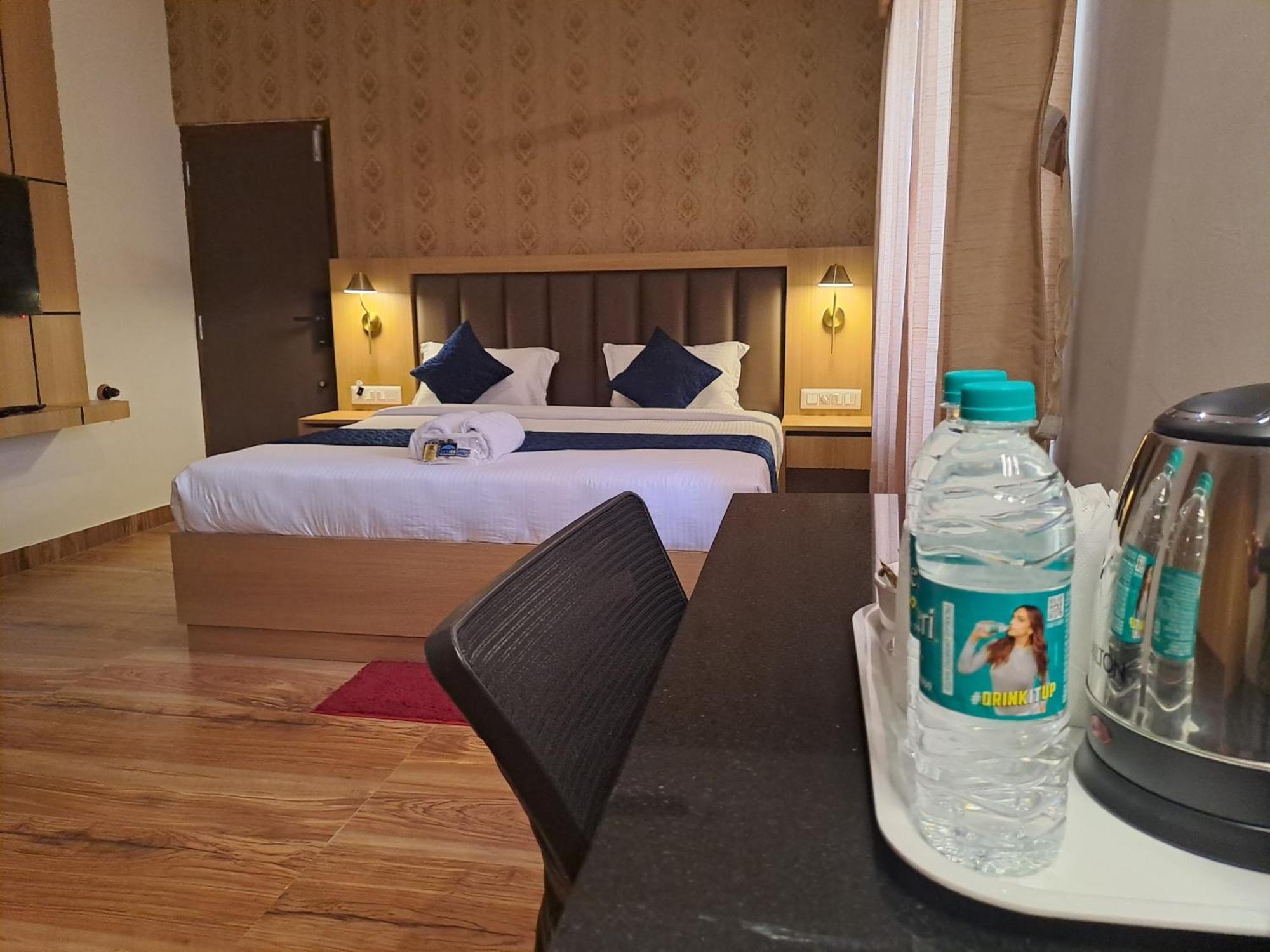 Sky Inn Mysore Extérieur photo