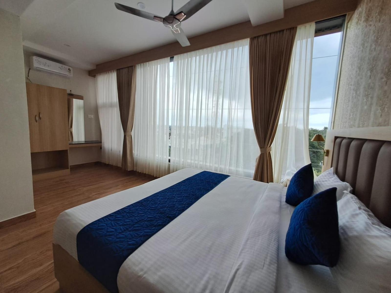 Sky Inn Mysore Extérieur photo