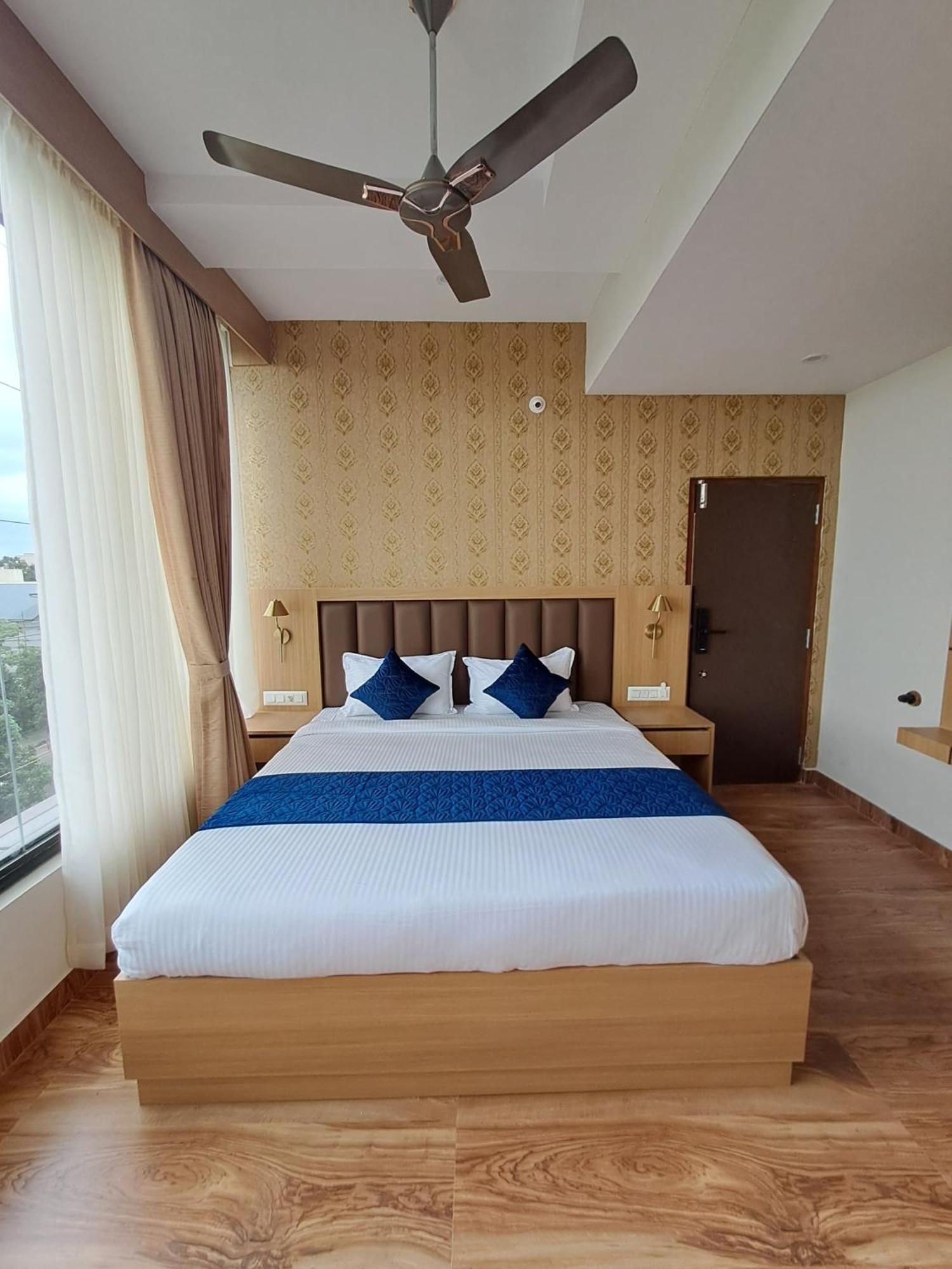 Sky Inn Mysore Extérieur photo