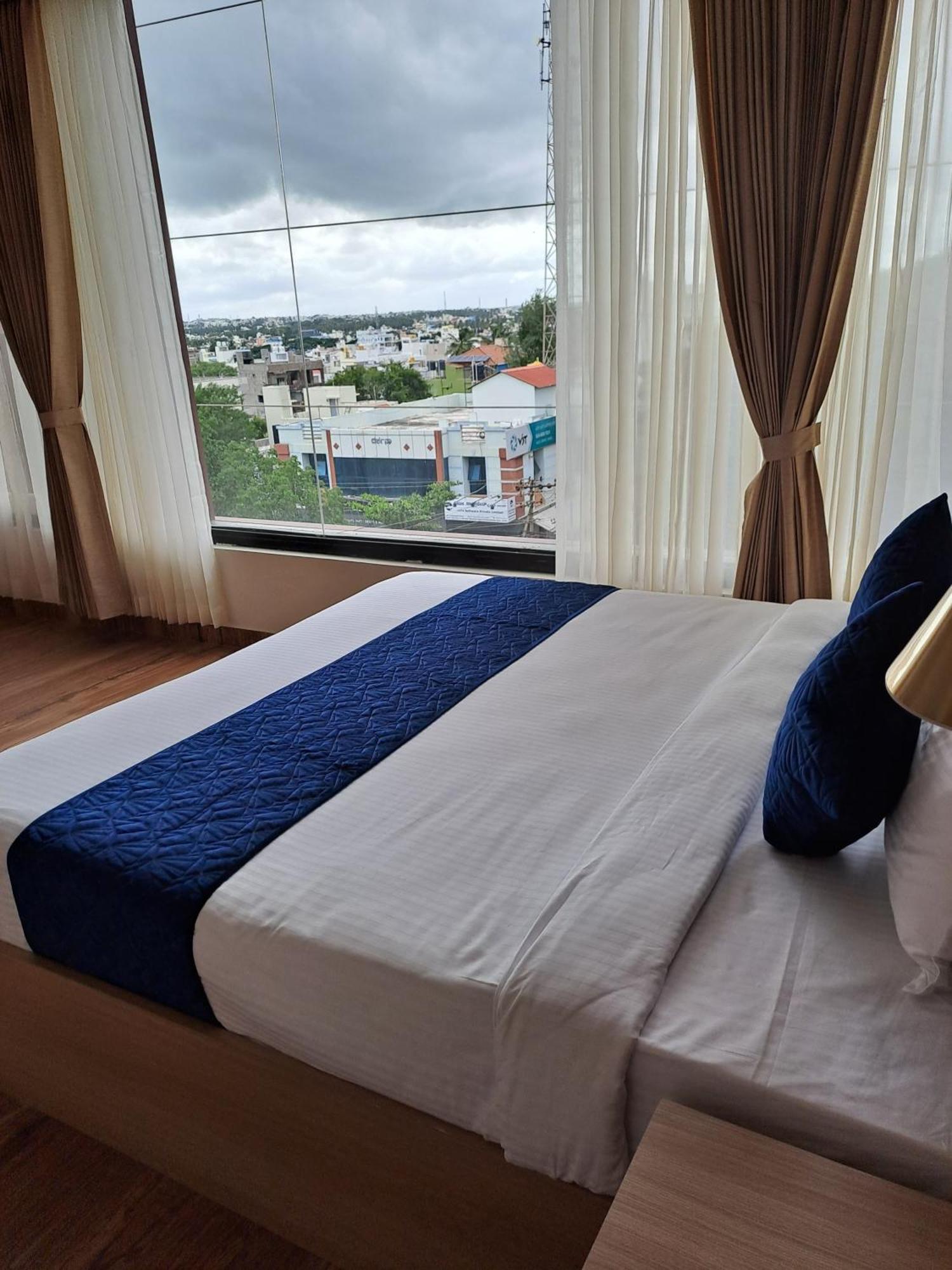 Sky Inn Mysore Extérieur photo
