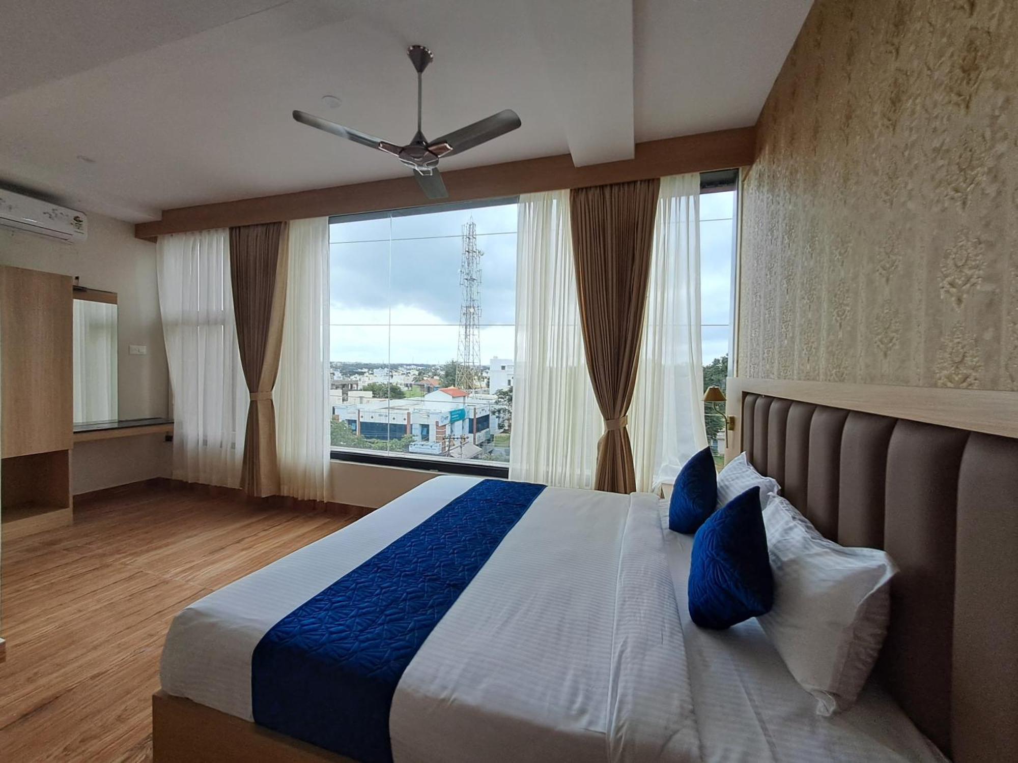 Sky Inn Mysore Extérieur photo